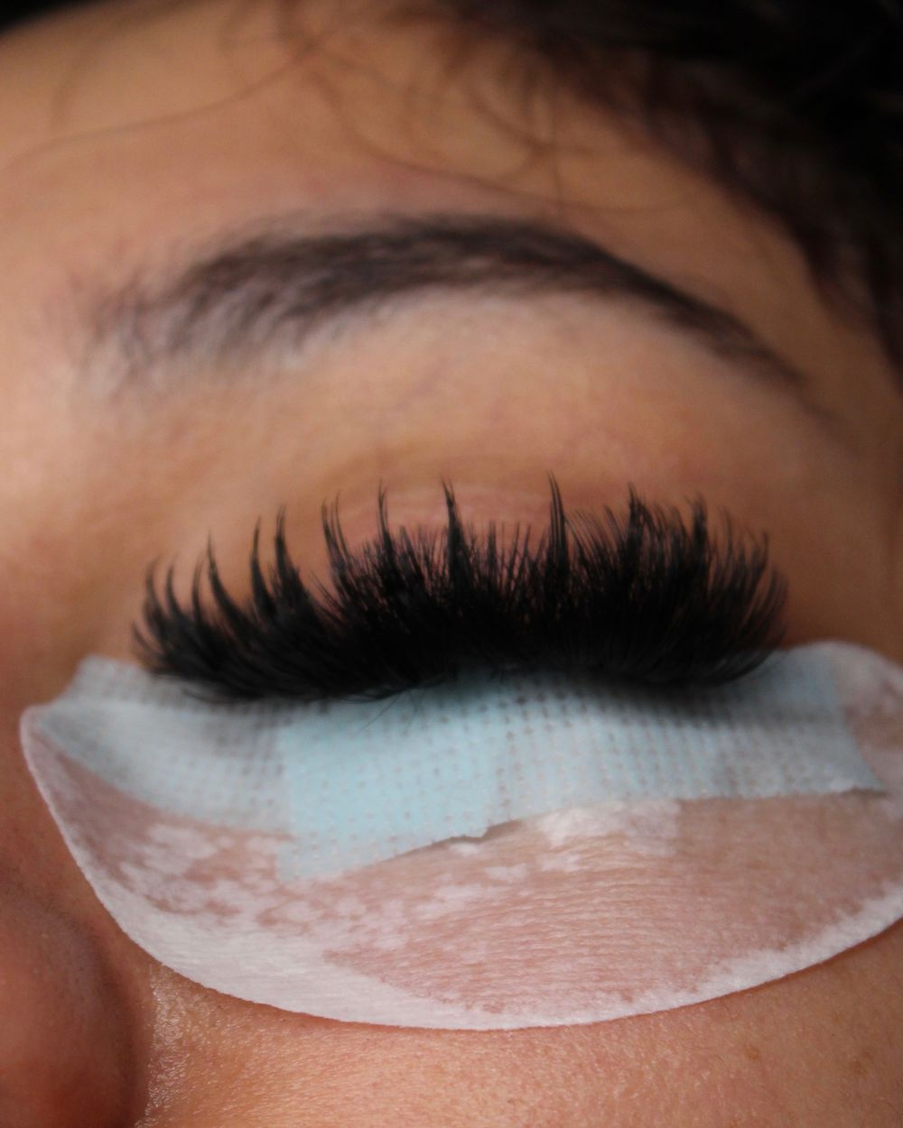 Wispy volume set, eye closed