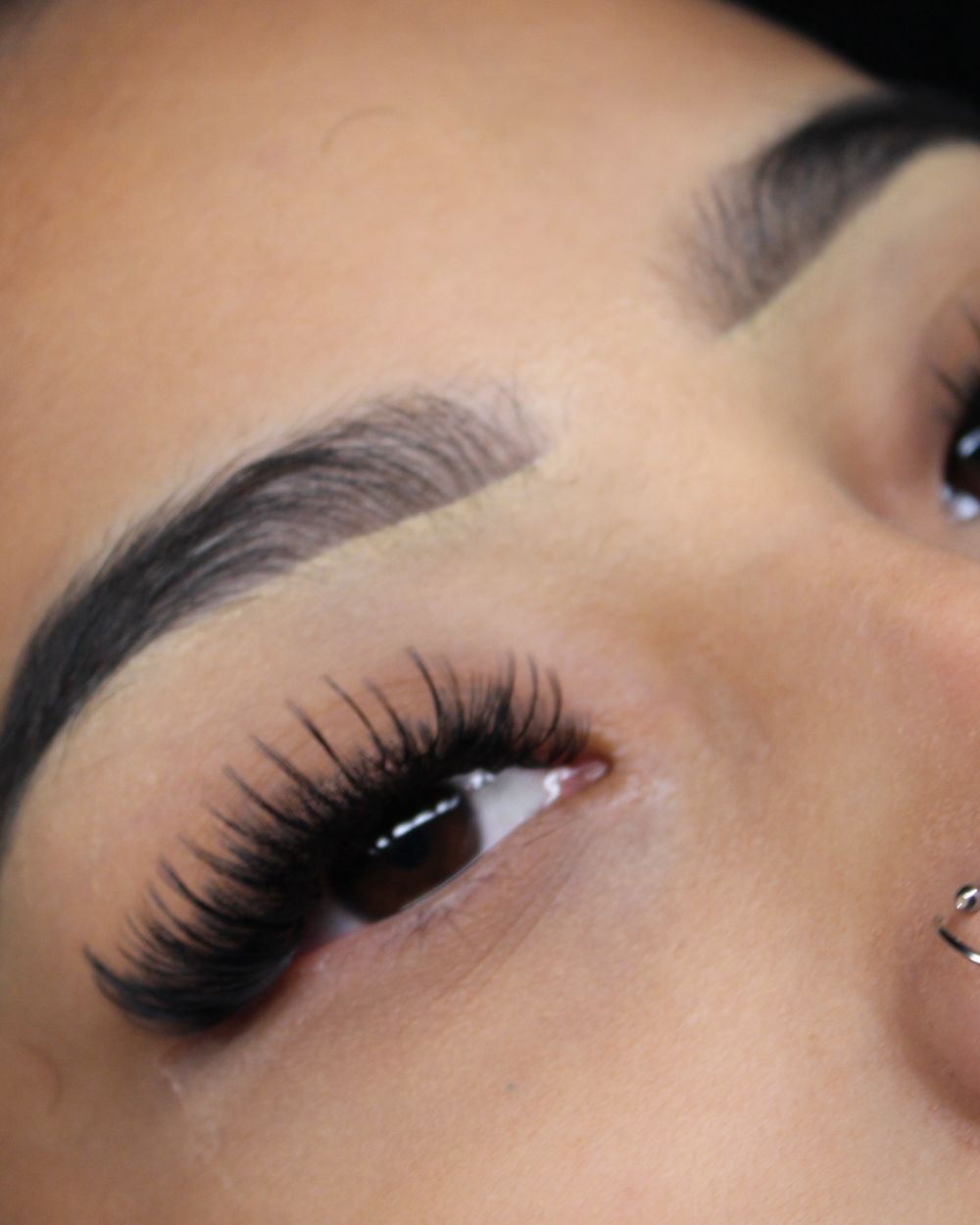 Wispy set with defined spikes